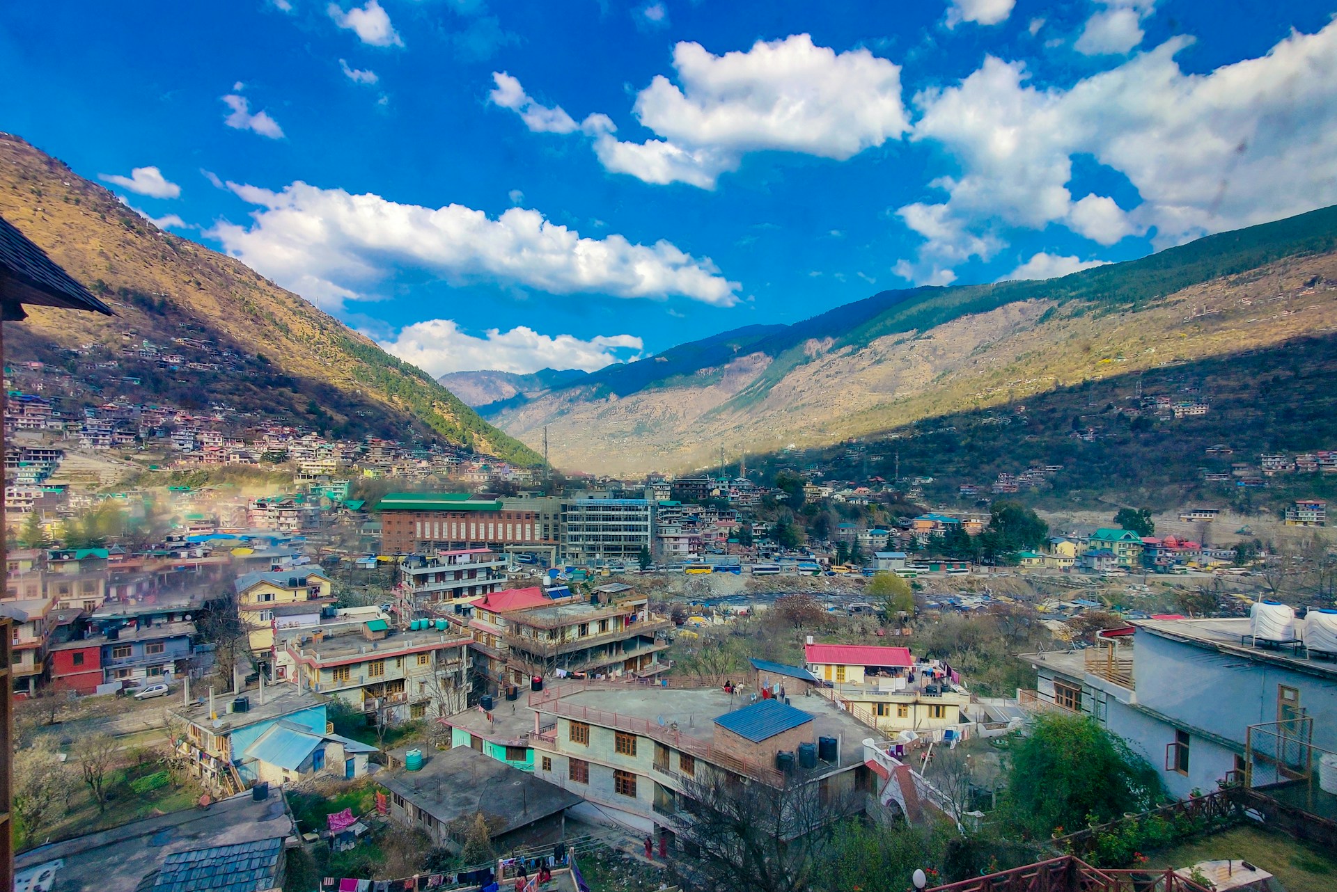 Explore The Himalayan Highlands Of Manali With Our Family Package