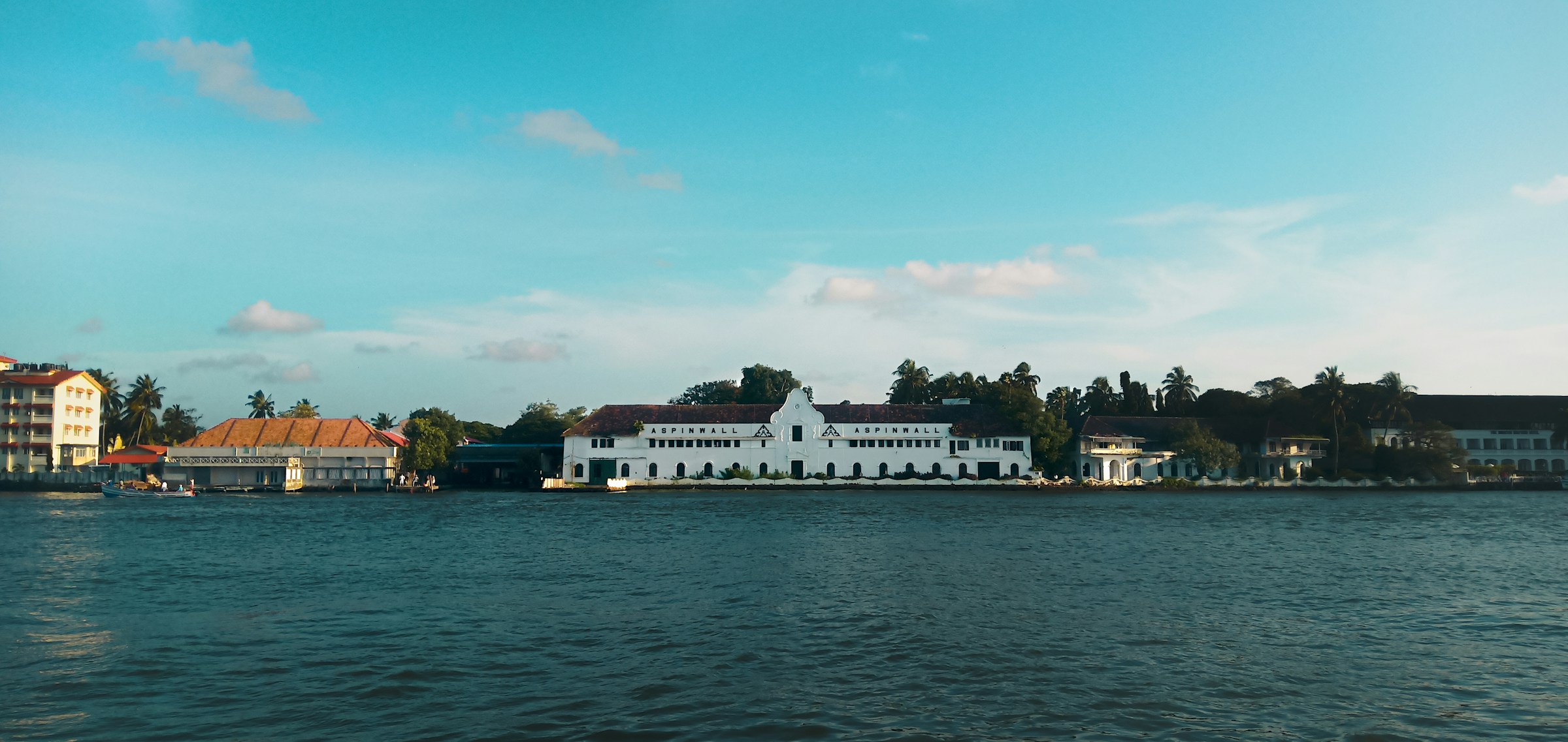 Magical Kochi–Munnar Honeymoon Retreat – 4 Days 3 Nights
