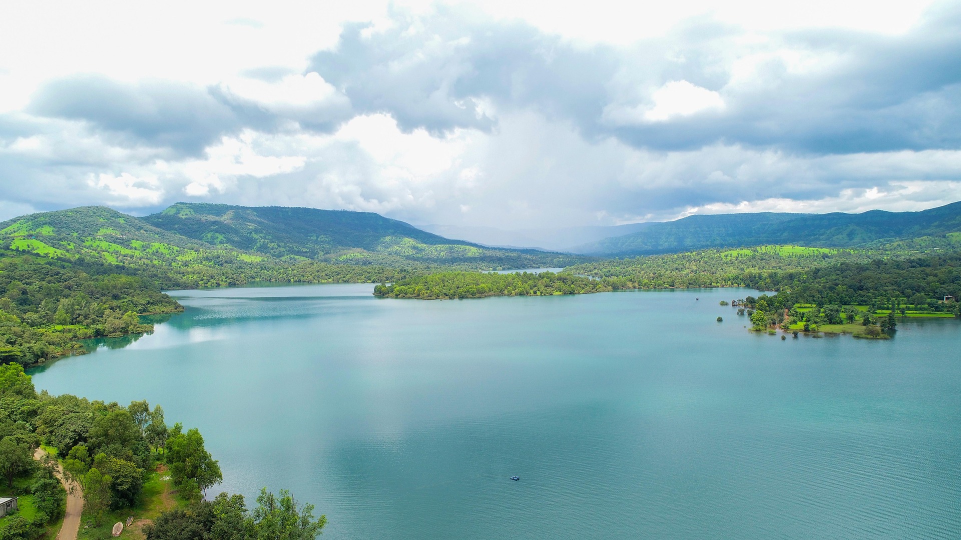 Kerala Houseboat & Jungle Safari Tour Package 5 Days & 4 Nights
